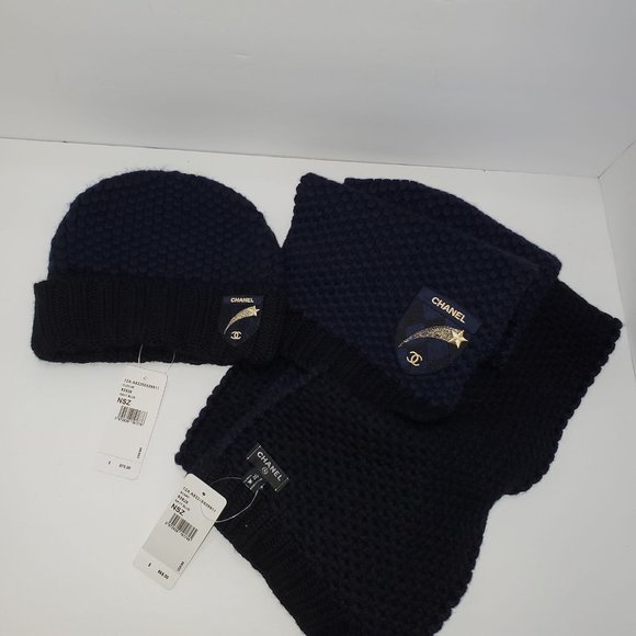 Perfect for Christmas! Chanel Scarf & Beanie - Picture 2 of 6